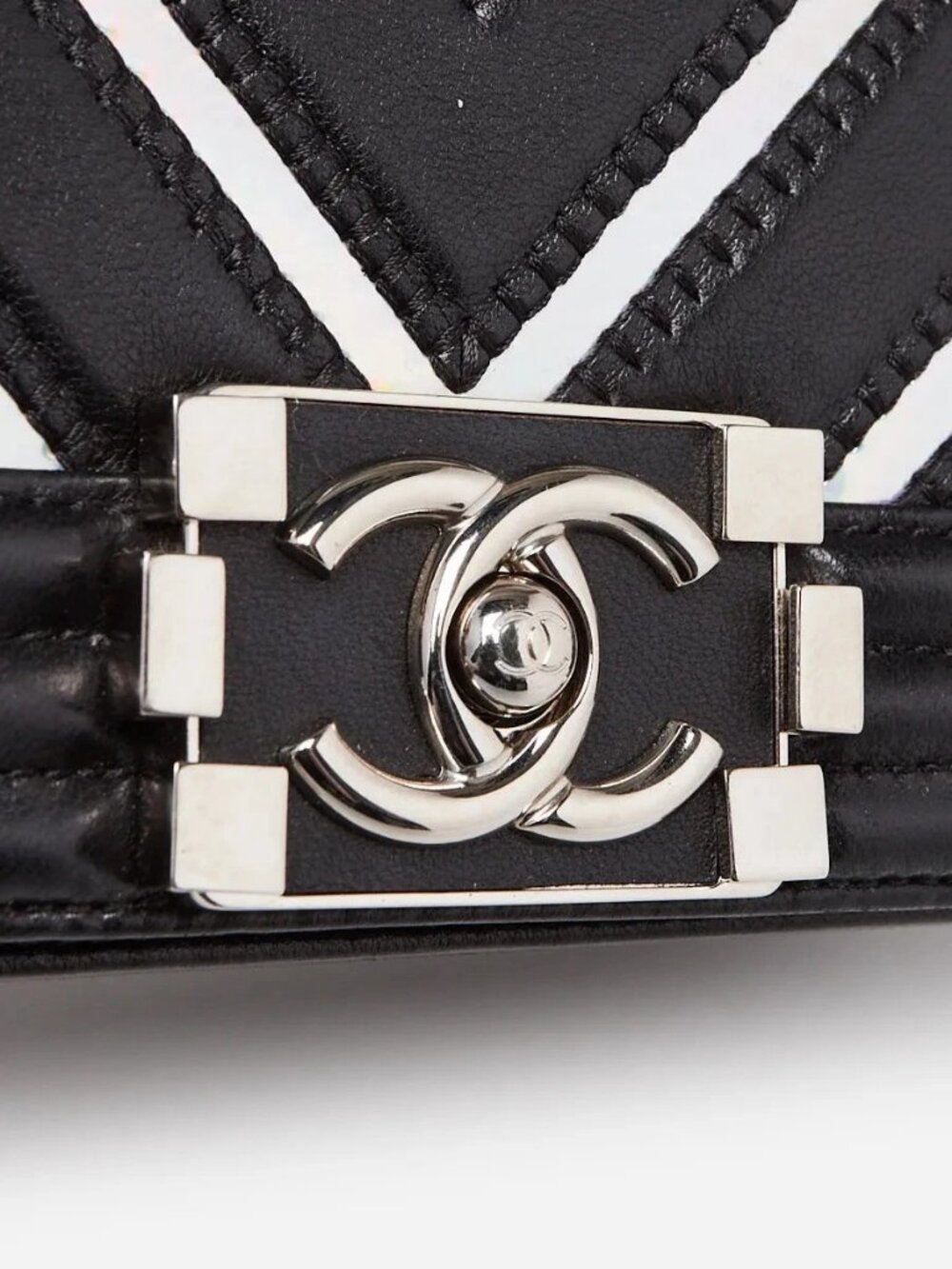 Chanel Black/Silver Lambskin Leather and Iridescent PVC Chevron Quilted Small... - Picture 5 of 10